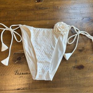 Victoria's Secret Beige‎ Rosette Shine Cheeky String bikini bottoms size S nwot